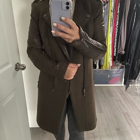 BCBG coat with leather sleeves - Picture 3 of 8